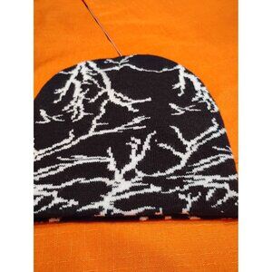 Unbranded beanie, lightning strike pattern blk white adult size
